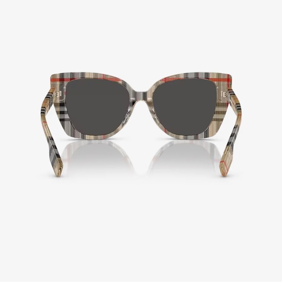 BURBERRY Sunglasses!! Excellent condition!! Comes with Burberry case!! - Picture 5 of 5